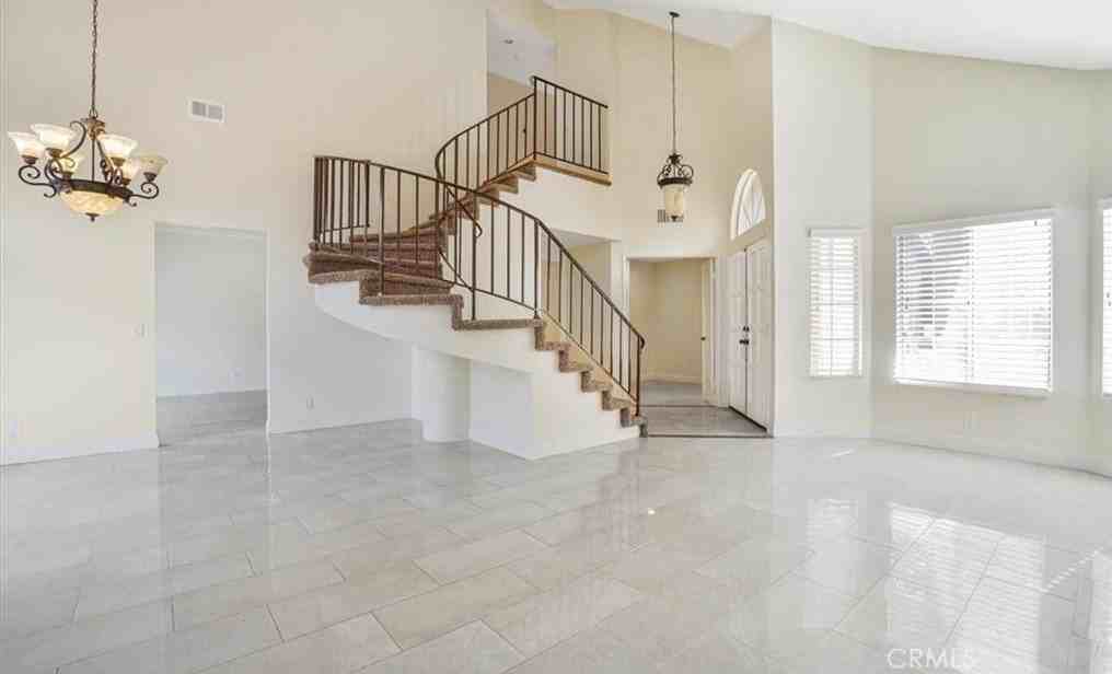 6011 E Queens Dr - Photo 2 of 48