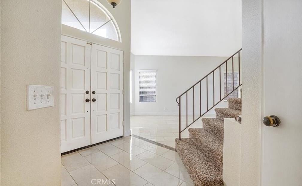 6011 E Queens Dr - Photo 3 of 48