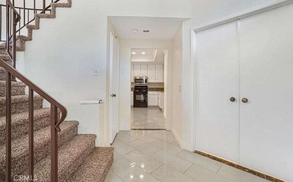 6011 E Queens Dr - Photo 4 of 48