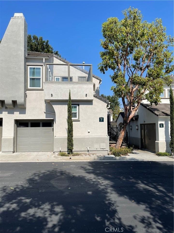 116 La Mirage Cir - Photo 2 of 33