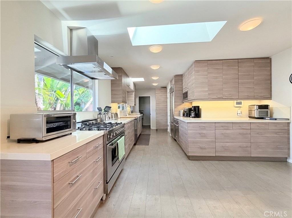 2490 Monaco Dr - Photo 4 of 20