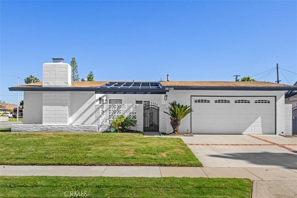 15142 Yorkshire Ln - Photo 2 of 35