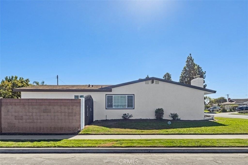 15142 Yorkshire Ln - Photo 4 of 35