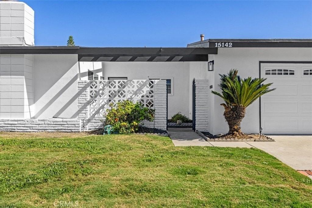 15142 Yorkshire Ln - Photo 7 of 35