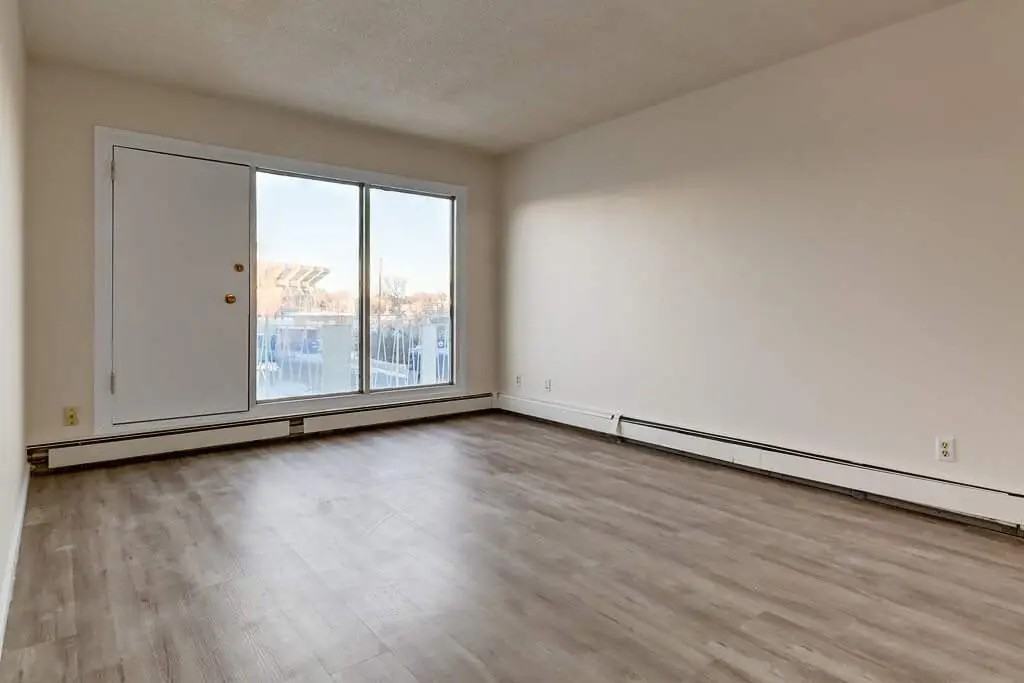 Merle Manor - Photo 6 of 21