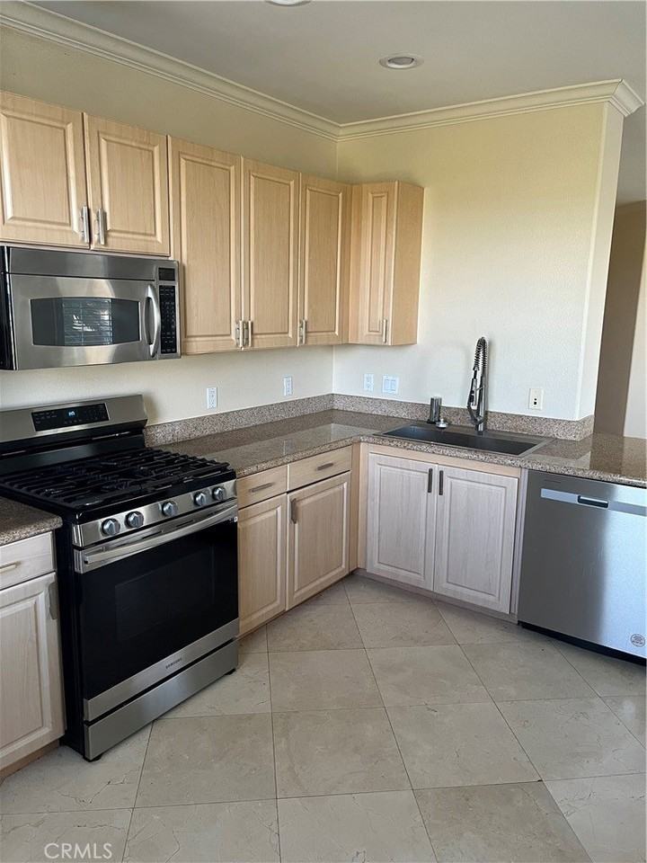 2446 Watermarke Pl - Photo 6 of 22