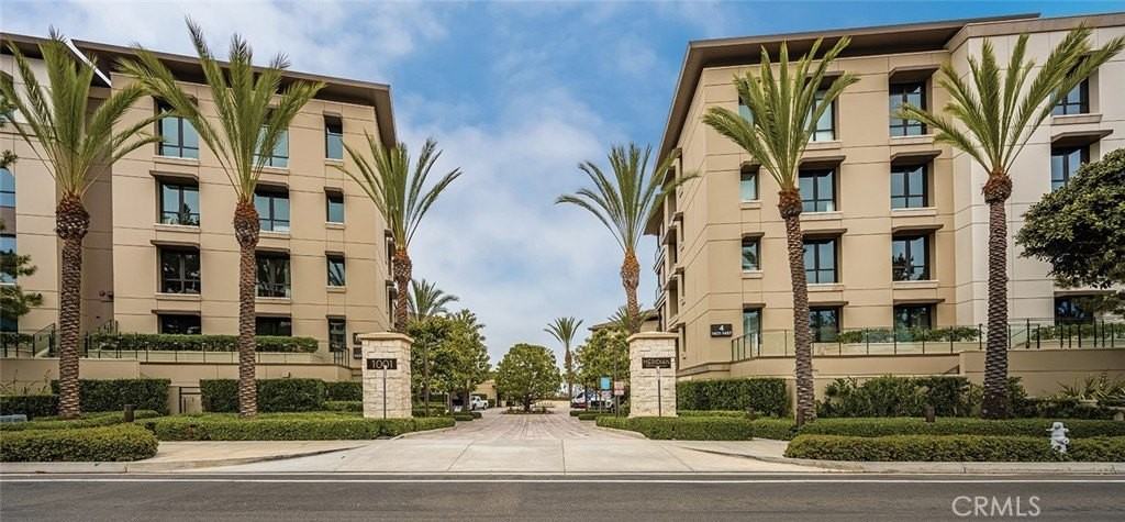 1447 Santa Barbara Dr - Photo 6 of 50