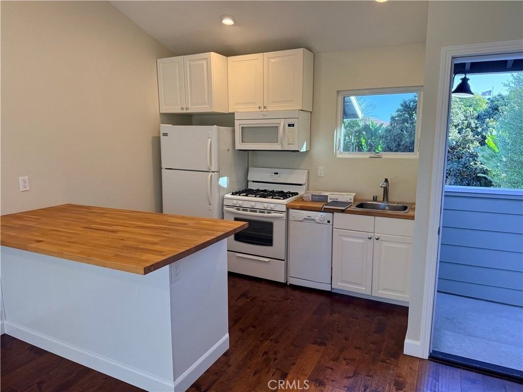 25422 Neptune Dr #B - Photo 3 of 13