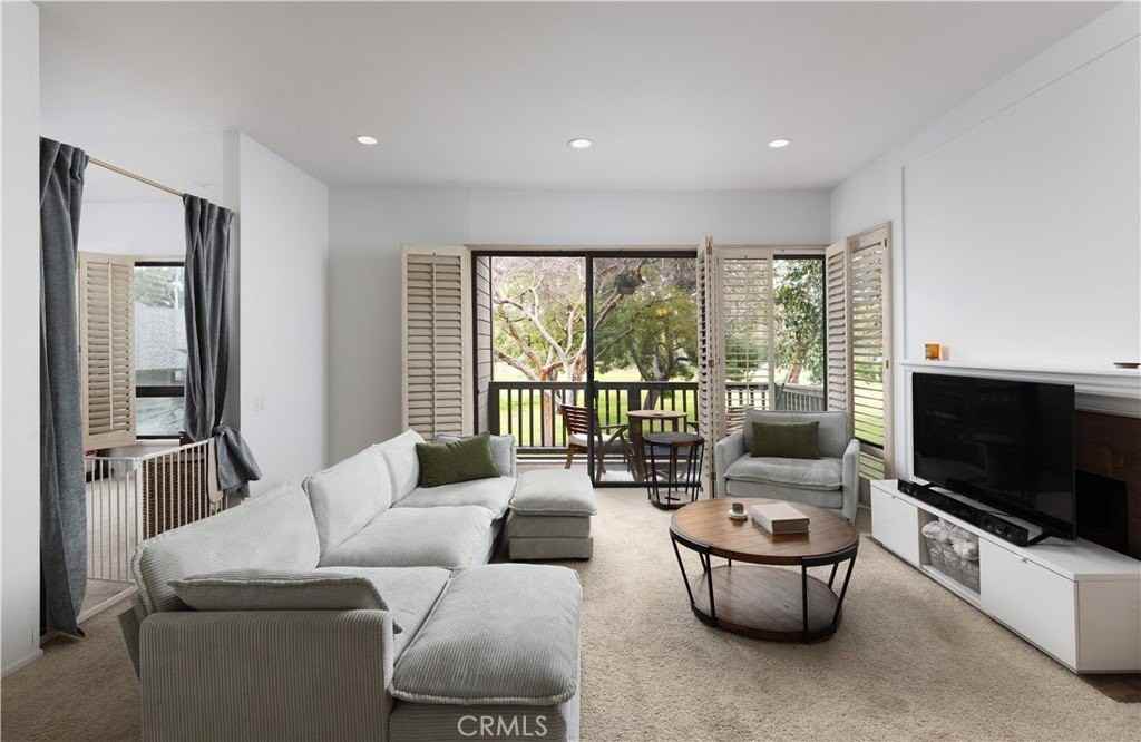 9 Flores - Photo 2 of 31