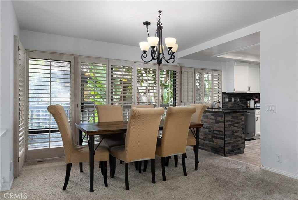 9 Flores - Photo 4 of 31