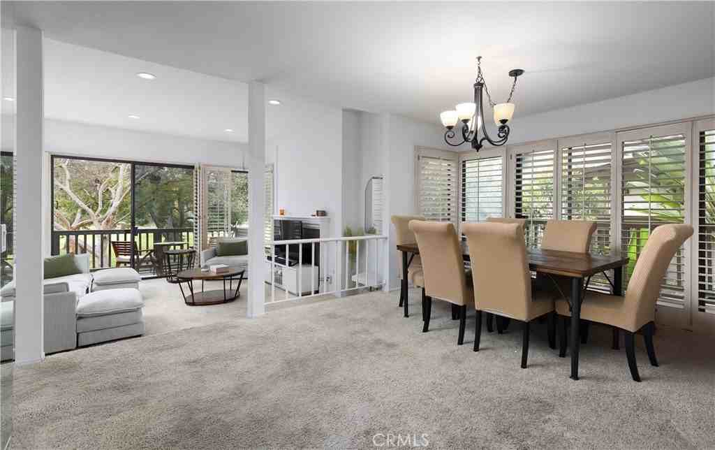 9 Flores - Photo 6 of 31