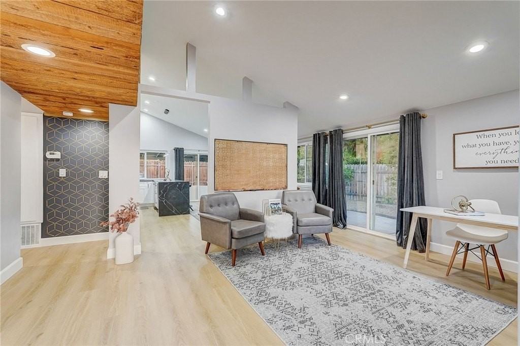 5030 Kensington Way - Photo 6 of 18