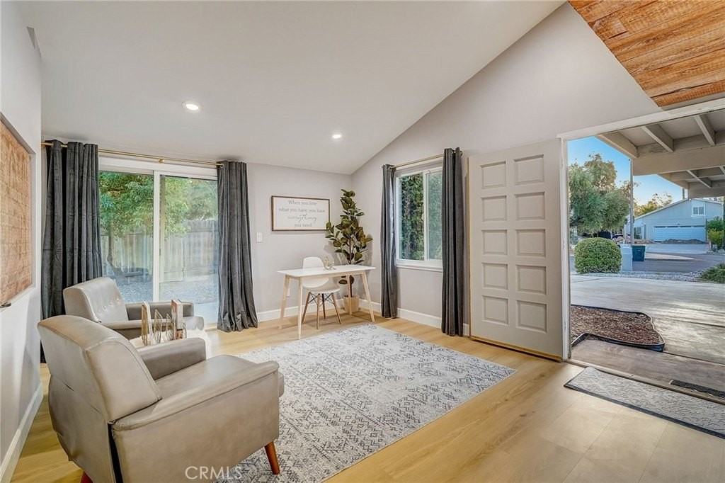 5030 Kensington Way - Photo 7 of 18