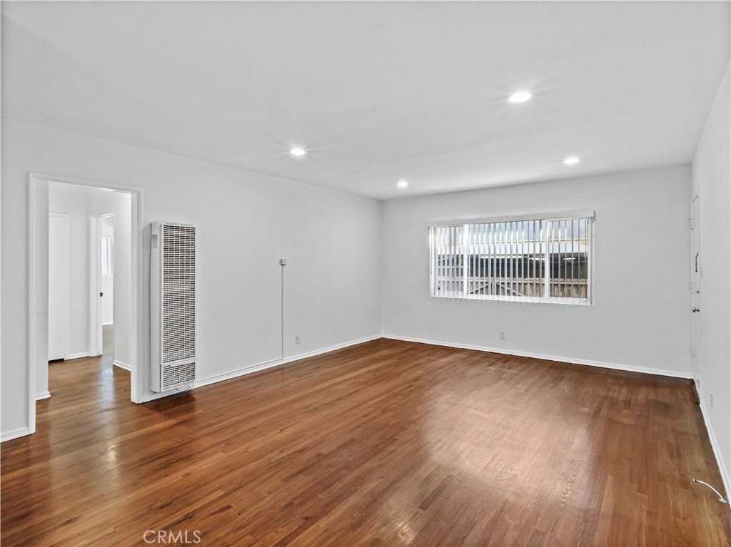 4918 Tujunga Ave - Photo 3 of 41