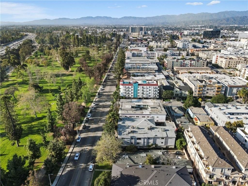 4918 Tujunga Ave - Photo 5 of 41