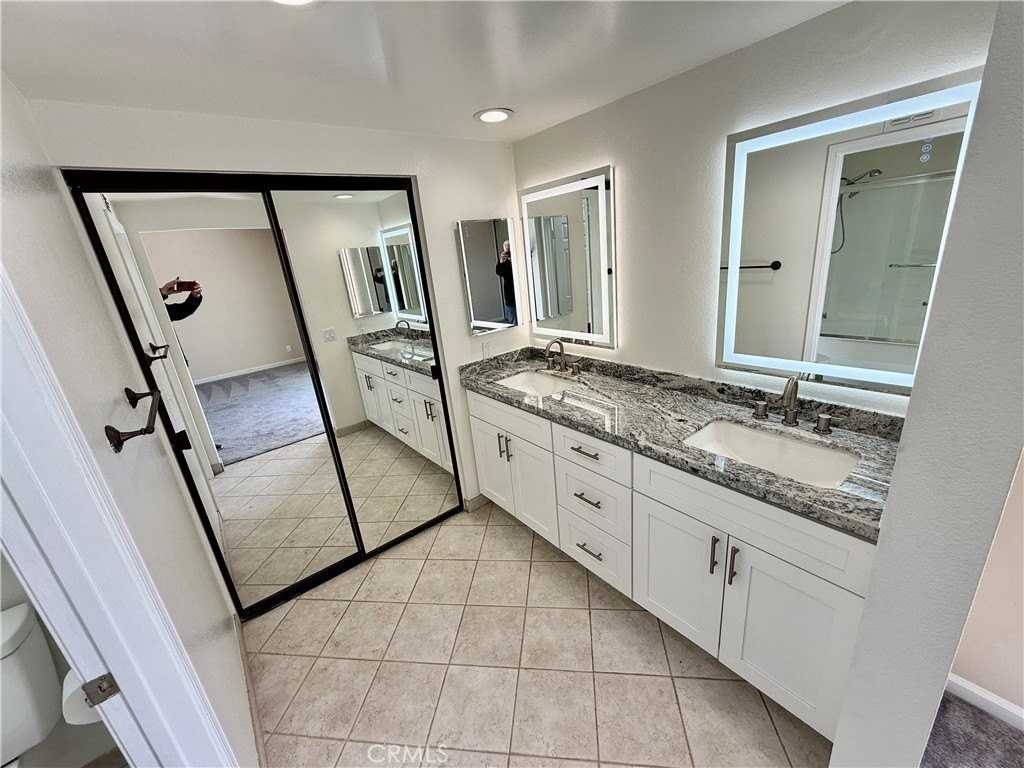 12044 Shadow Ridge Way - Photo 5 of 33