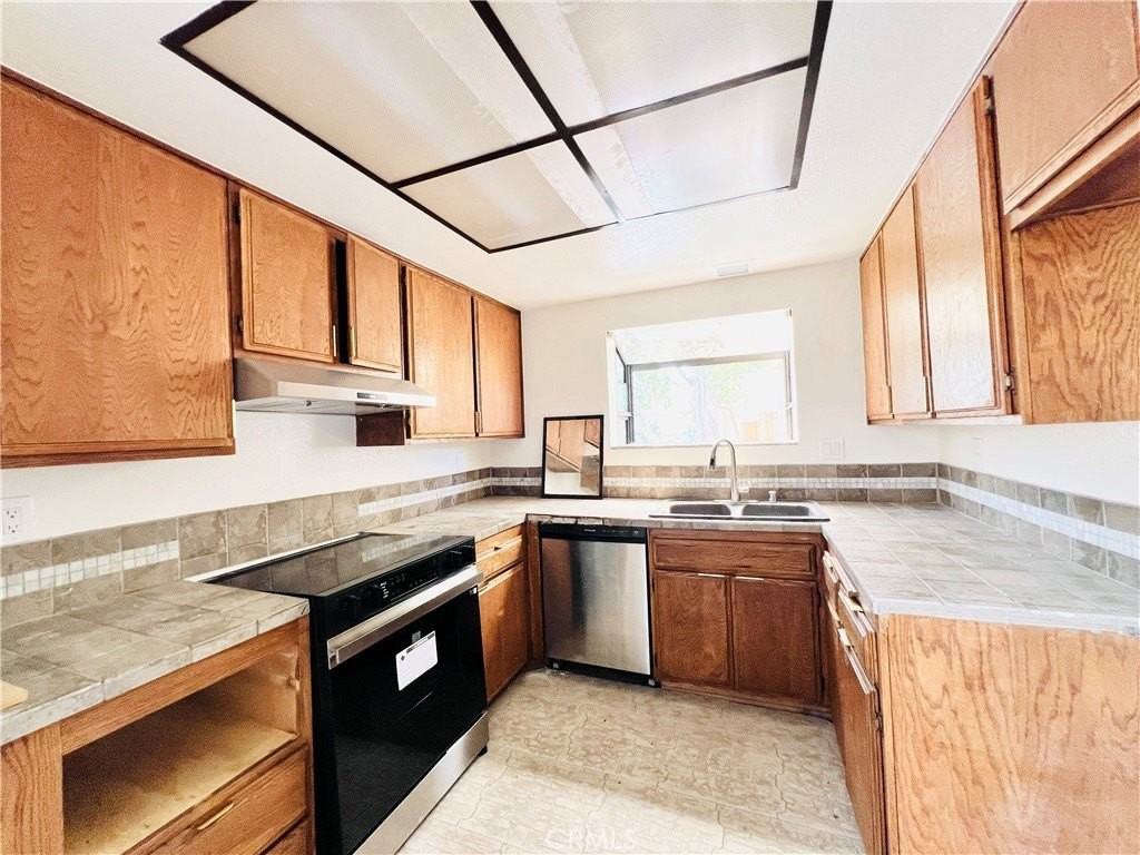 2022 S Bon View Ave #D - Photo 5 of 13