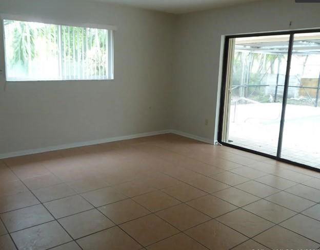 6895 Loch Ness Dr - Photo 4 of 7