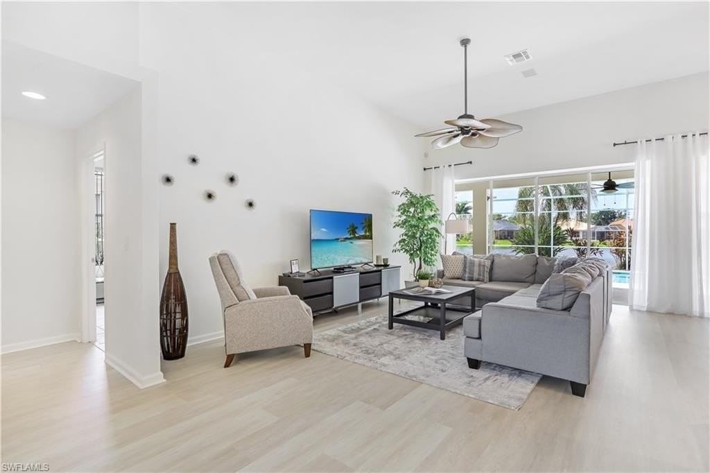 7699 Groves Rd - Photo 7 of 30