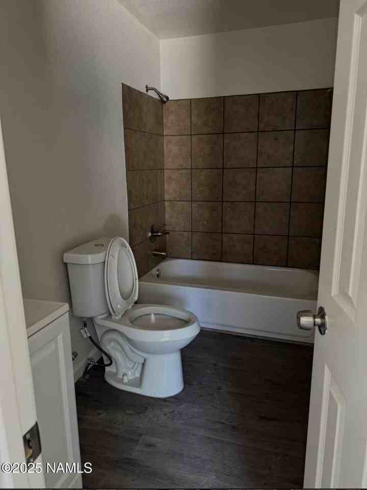 912 W Second St Unit 17 - Photo 4 of 5