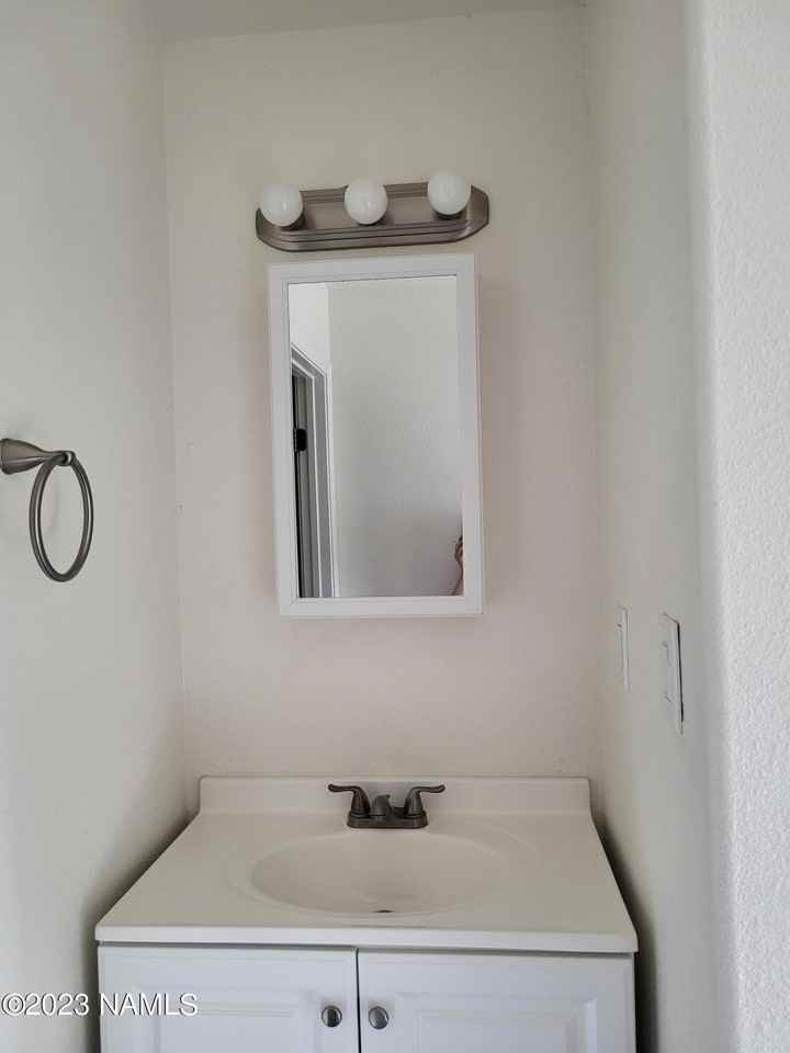 912 W Second St Unit 8 - Photo 3 of 6