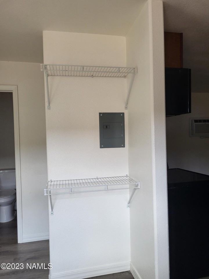 912 W Second St Unit 8 - Photo 4 of 6