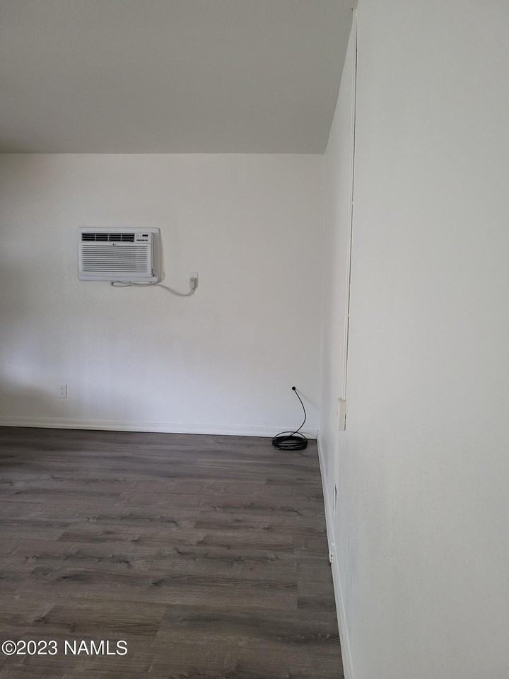 912 W Second St Unit 8 - Photo 5 of 6