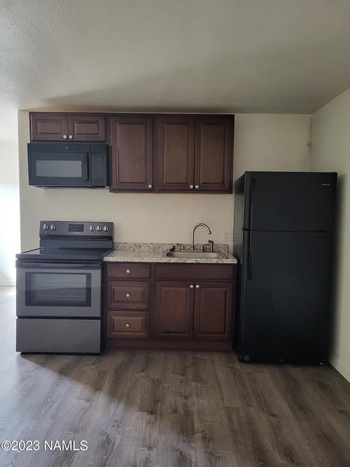 912 W Second St Unit 8 - Photo 6 of 6