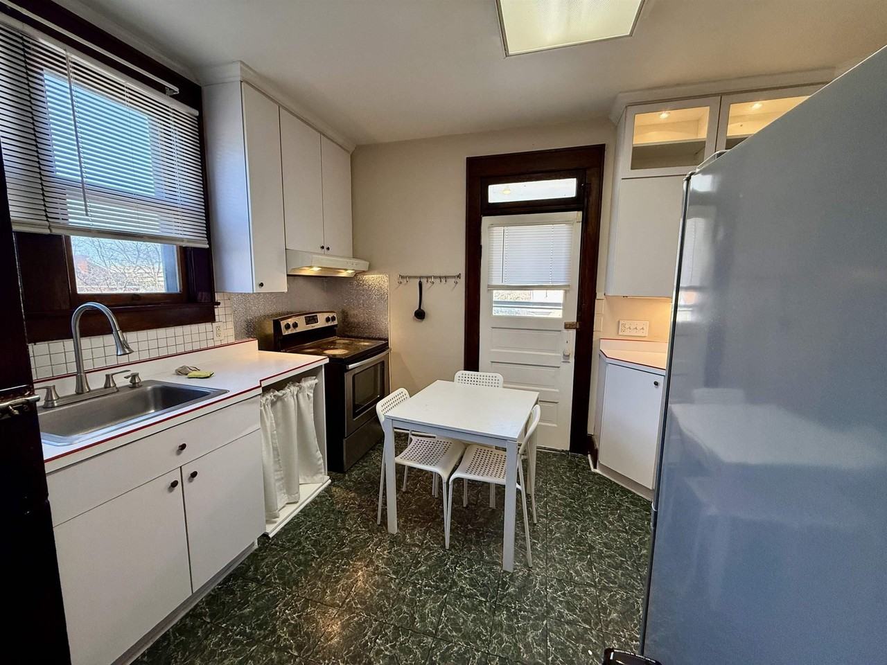 451 Brockway Ave - Photo 6 of 16