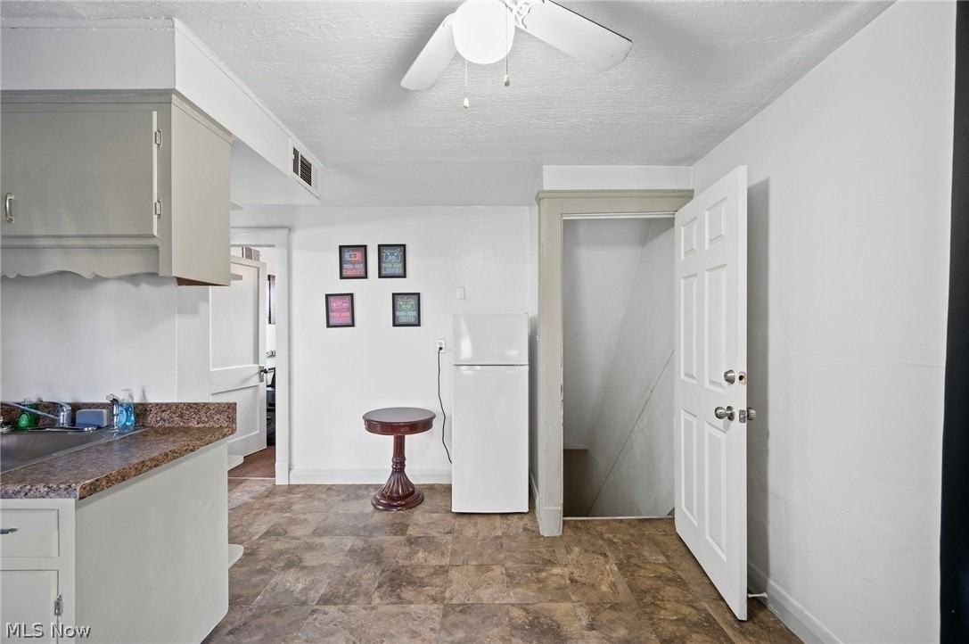 9519 Preston Ave Unit Up - Photo 7 of 32