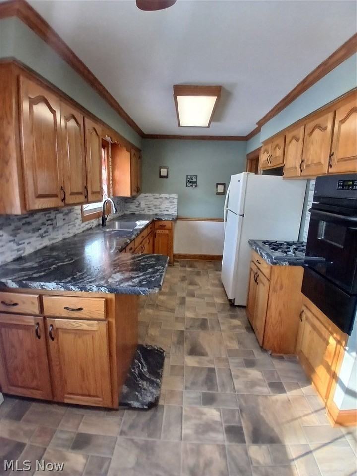 1777 Eden Ln - Photo 4 of 31