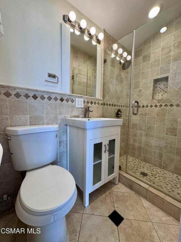 20445 Miranda St - Photo 3 of 47