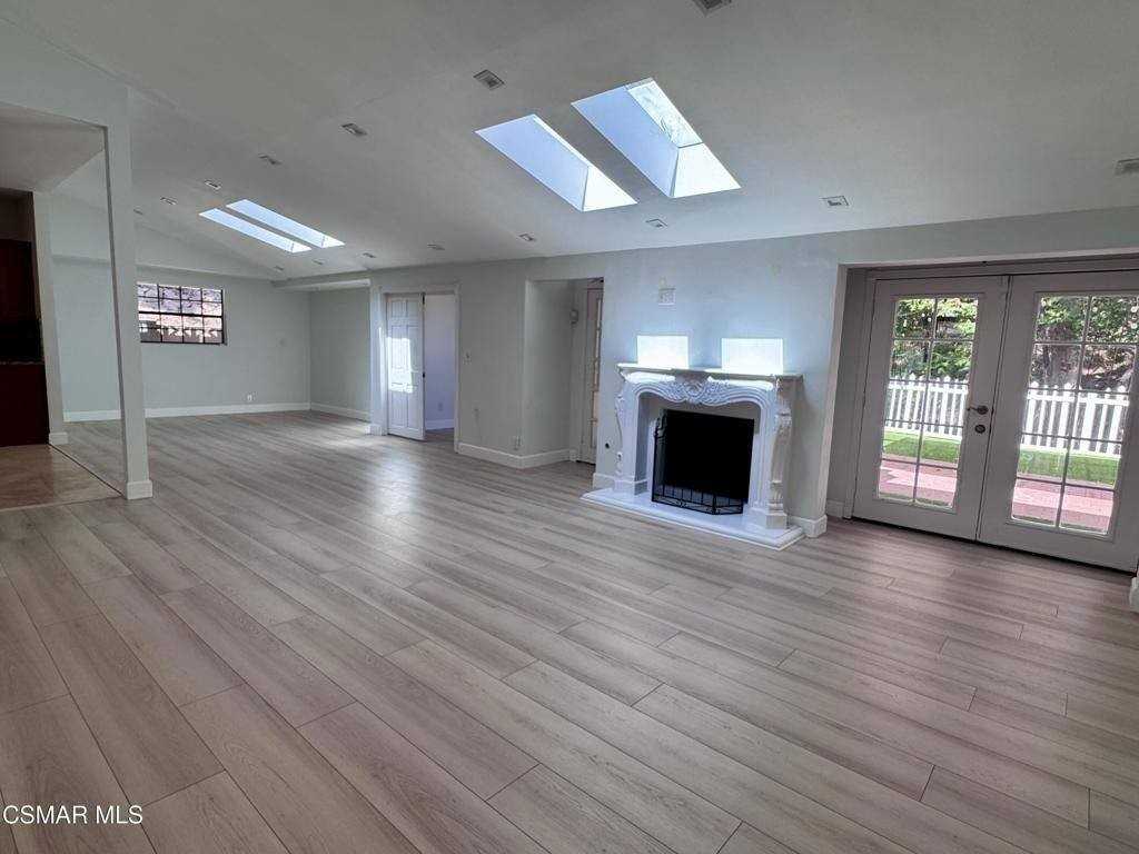 20445 Miranda St - Photo 6 of 47