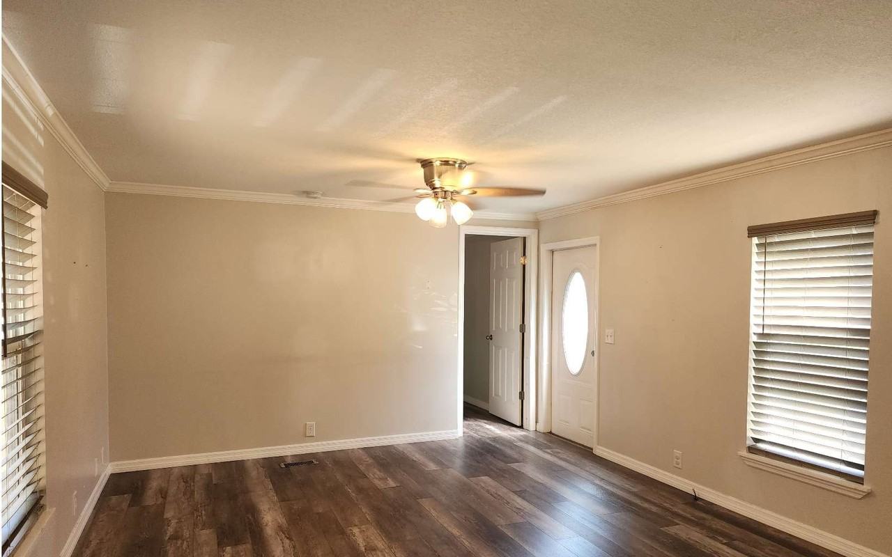 125 Sw Endeavor Ct - Photo 2 of 19