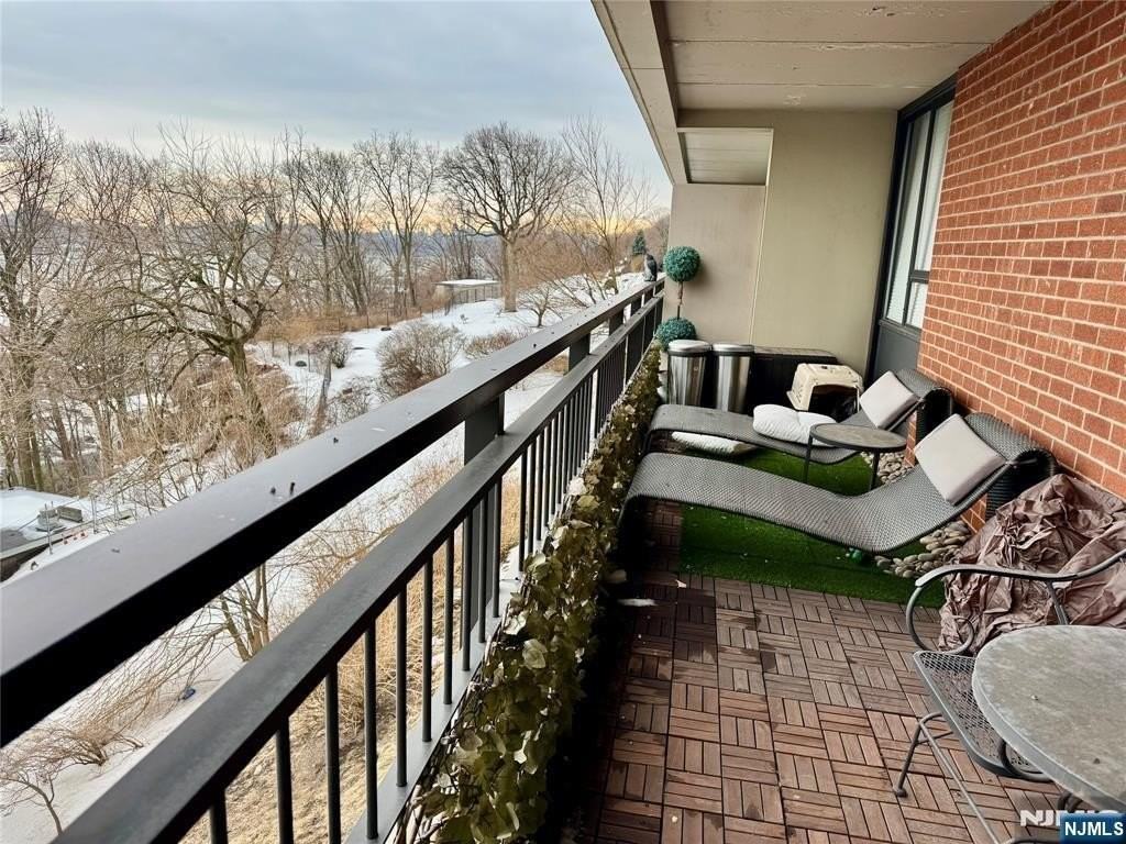 4 Horizon Rd - Photo 3 of 13