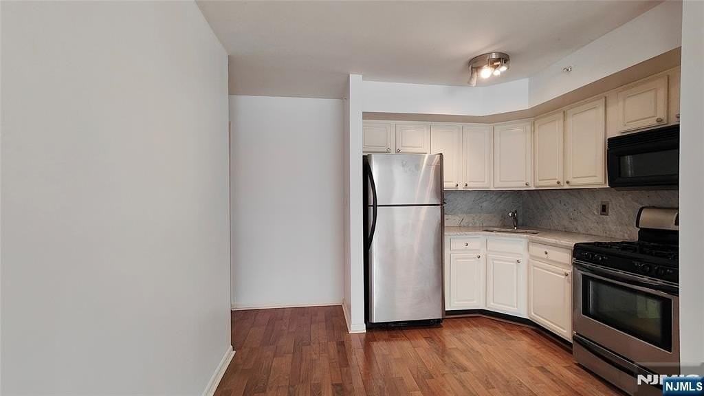 1412 Faulkner Ct - Photo 3 of 14