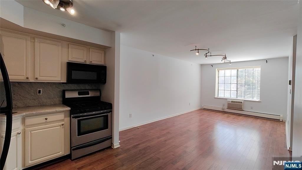 1412 Faulkner Ct - Photo 5 of 14