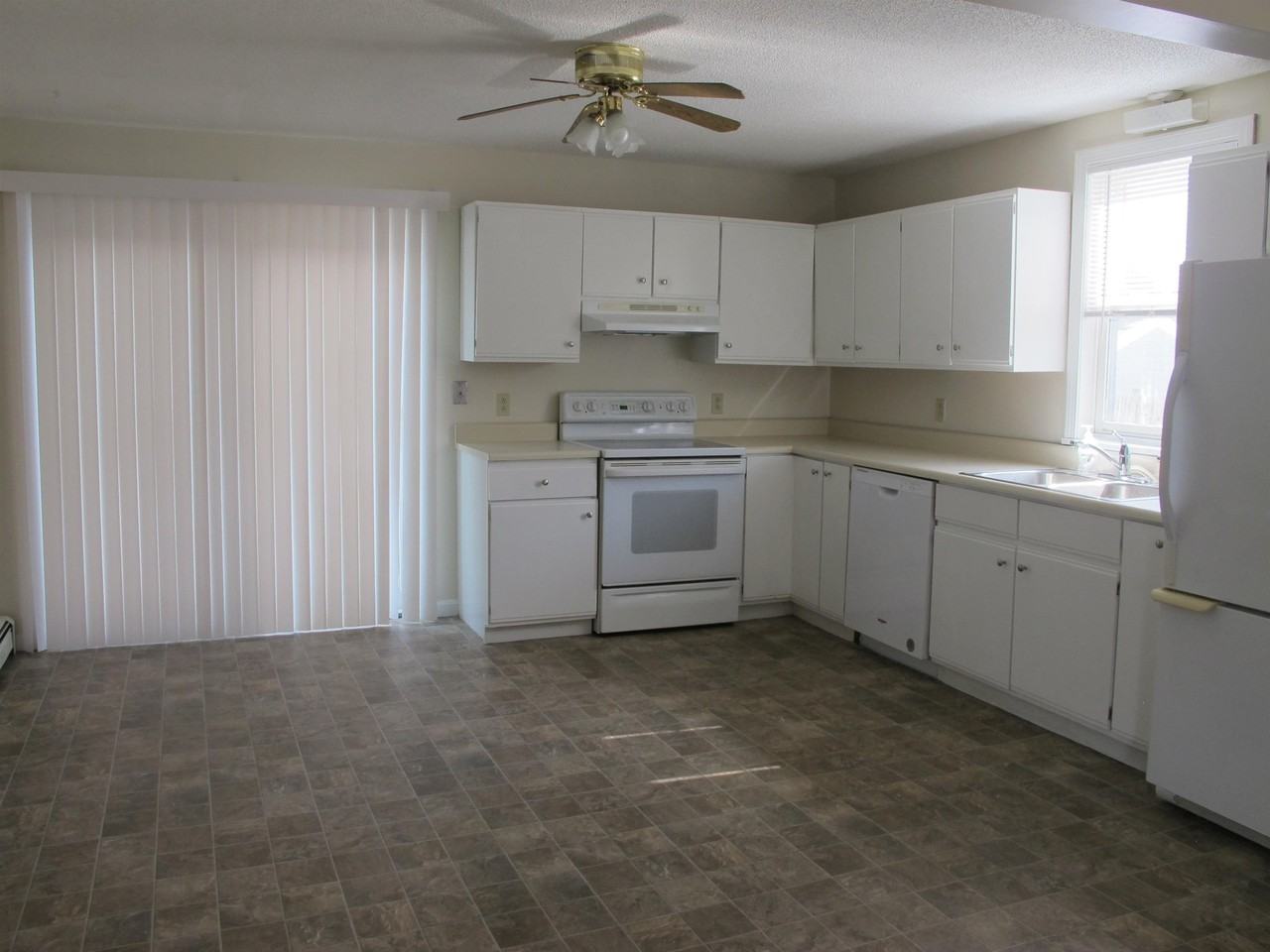 213 Prospect St - Photo 2 of 16