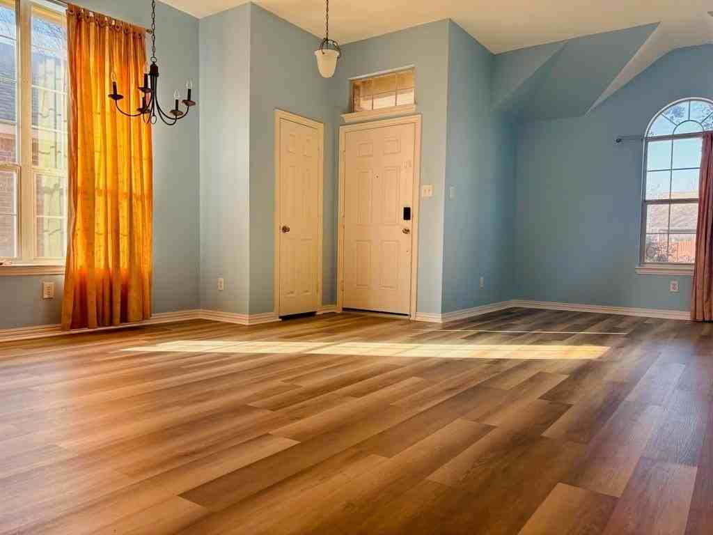 1205 Oakridge Dr - Photo 2 of 10