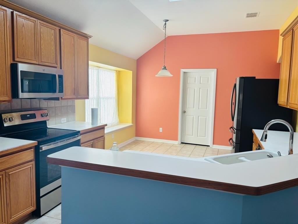 1205 Oakridge Dr - Photo 4 of 10