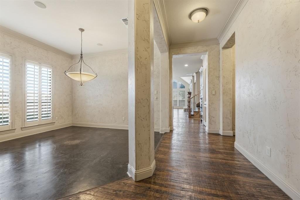 1025 Lady Lore Ln - Photo 5 of 40