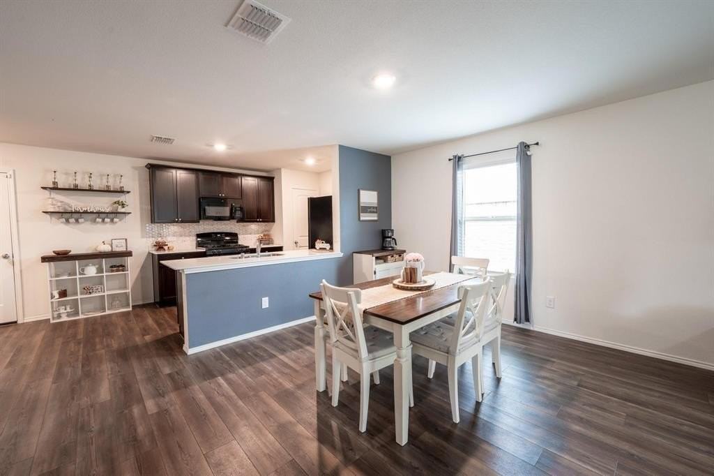 771 Bayonet St - Photo 4 of 20