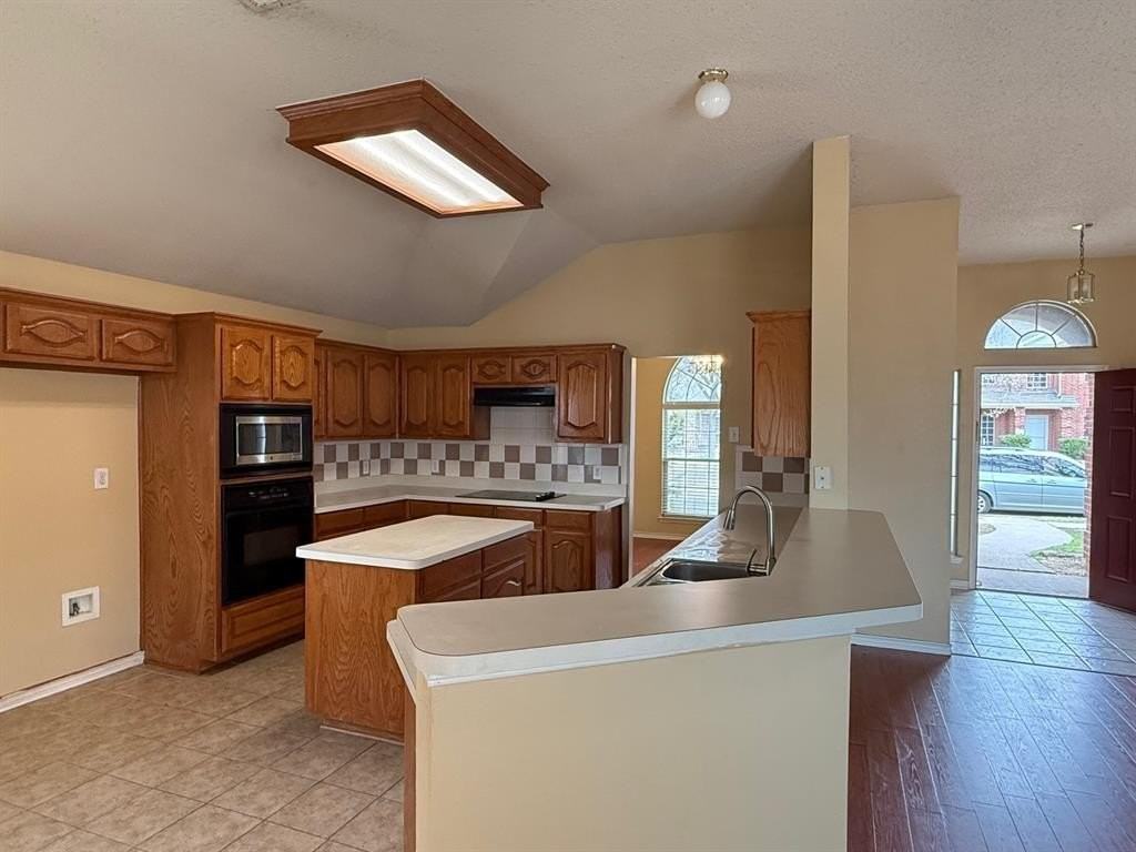 1520 Summerfield Dr - Photo 2 of 17