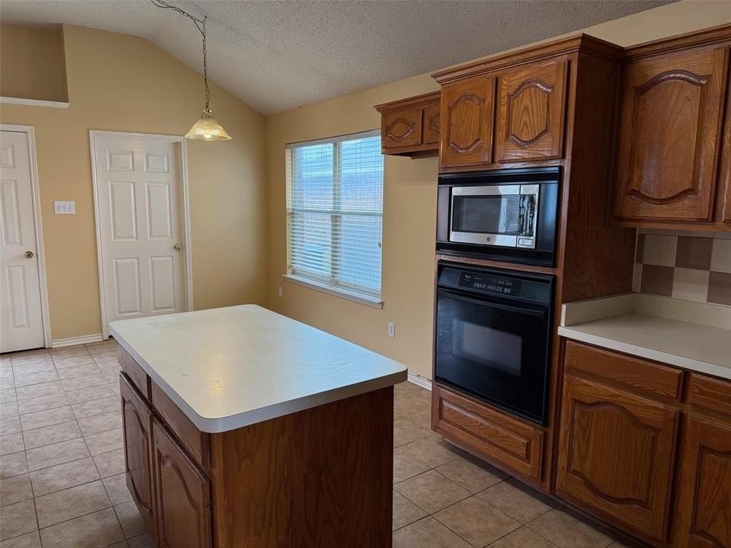 1520 Summerfield Dr - Photo 5 of 17