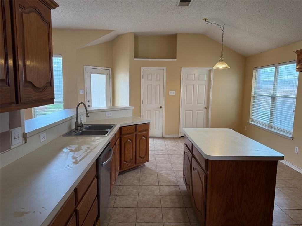 1520 Summerfield Dr - Photo 6 of 17