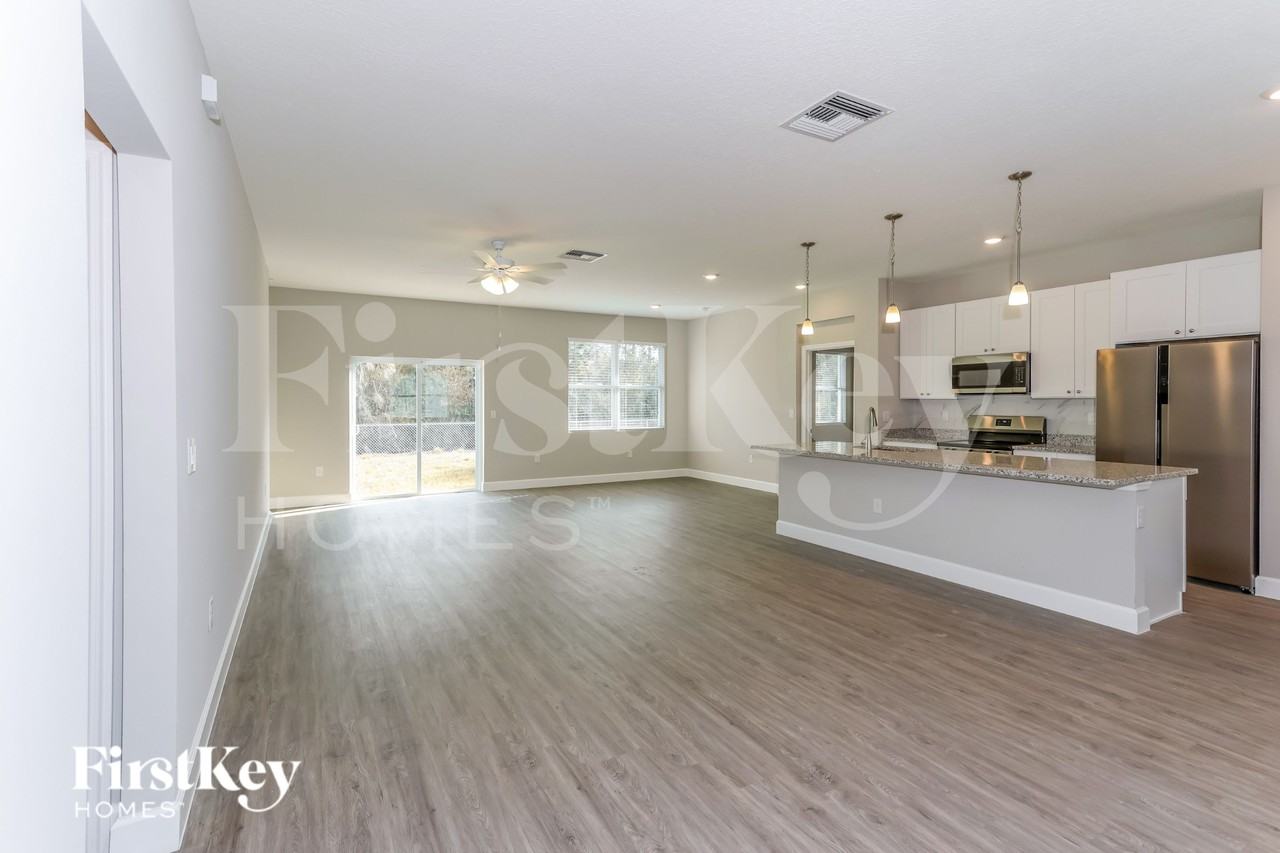 216 Titan Rd Se - Photo 2 of 19