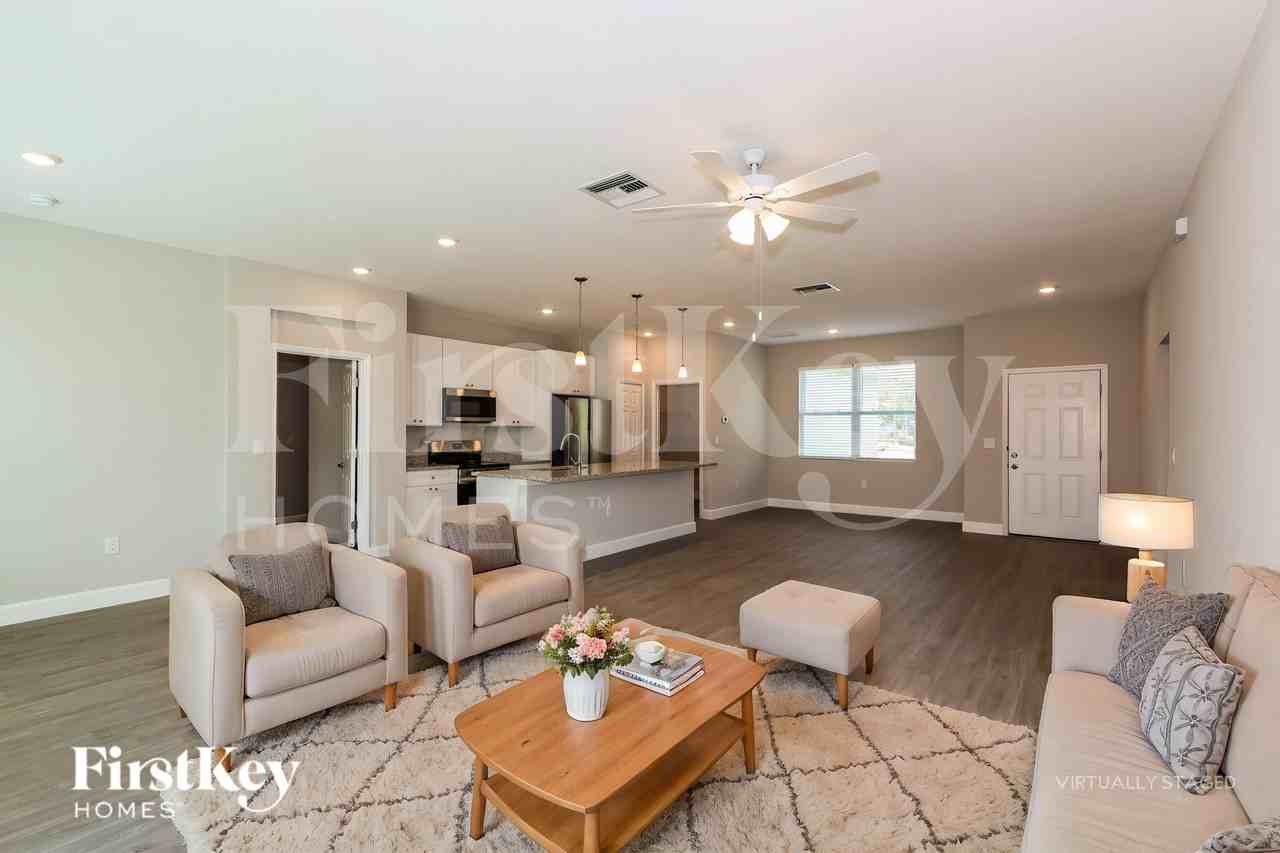 216 Titan Rd Se - Photo 4 of 19