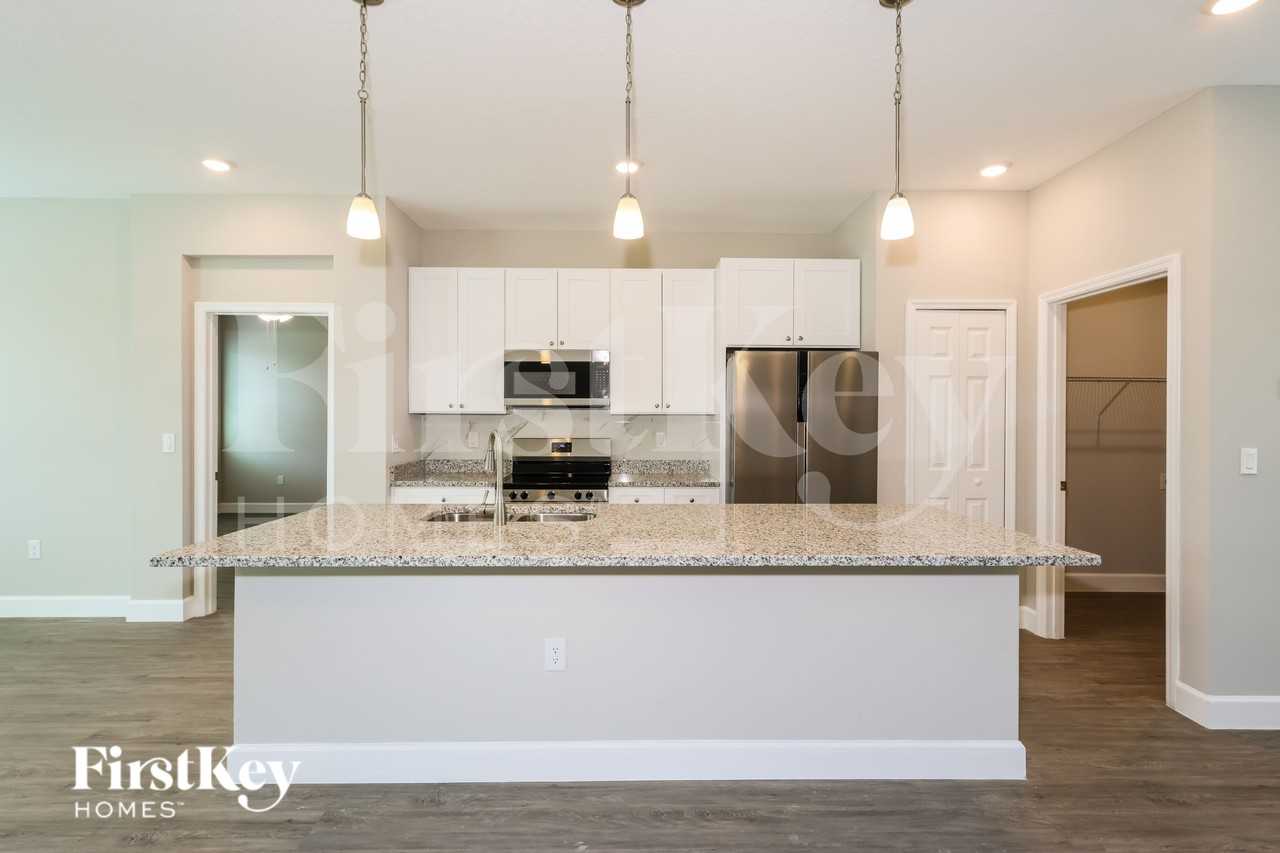 216 Titan Rd Se - Photo 5 of 19