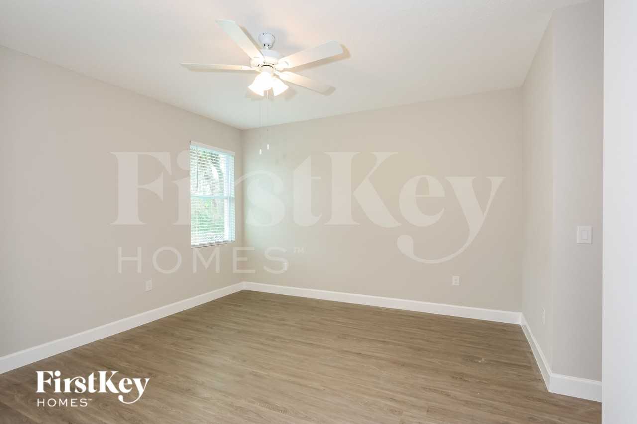 216 Titan Rd Se - Photo 7 of 19