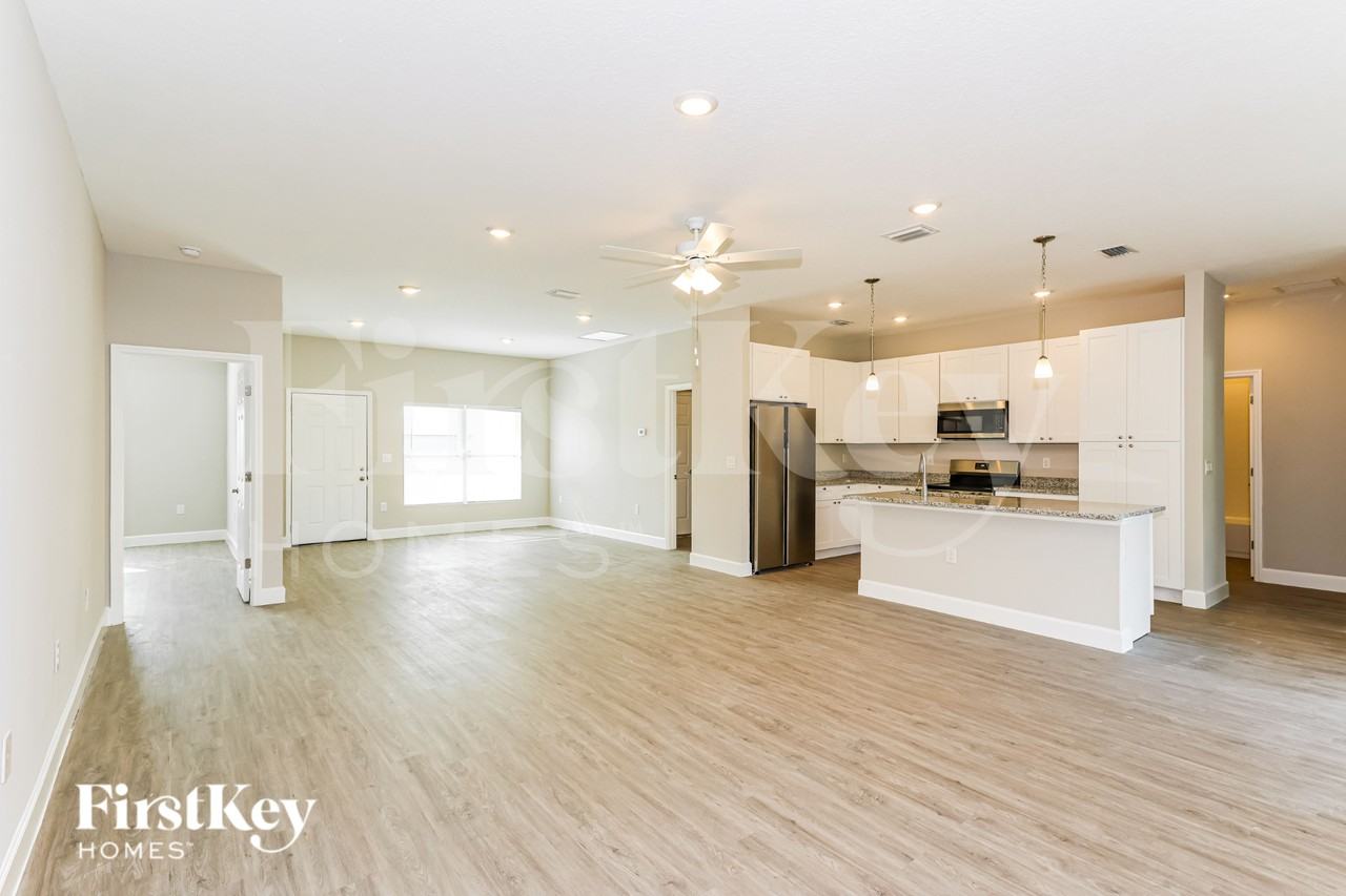 3171 Fergus Ave Se - Photo 2 of 19